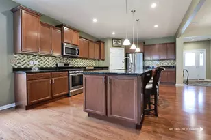 3569 Canton Cir, Mundelein, IL 60060 - Photo 11