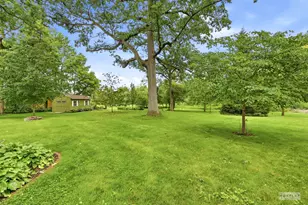 3S830 Thornapple Tree Rd, Sugar Grove, IL 60554 - Photo 11