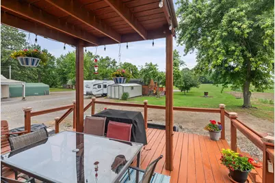 1095 W Robinson Street, Wayne City, IL 62895 - Photo 5