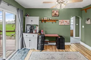 1095 W Robinson St, Wayne City, IL 62895 - Photo 15