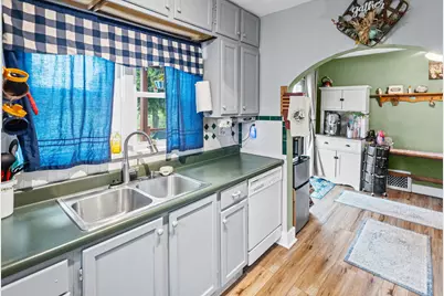 1095 W Robinson Street, Wayne City, IL 62895 - Photo 19