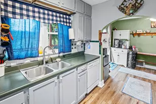 1095 W Robinson St, Wayne City, IL 62895 - Photo 19