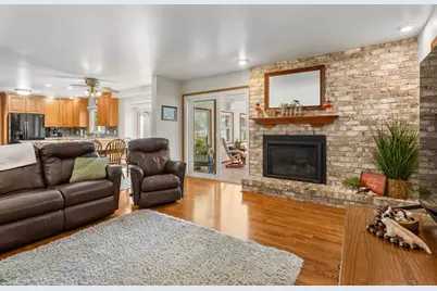 910 N Bell Street, Gibson City, IL 60936 - Photo 21