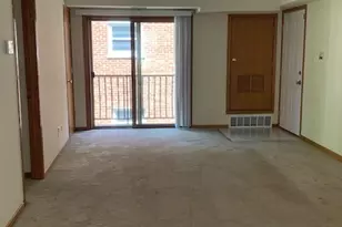 10541 Parkside Ave, Chicago Ridge, IL 60415 - Photo 3