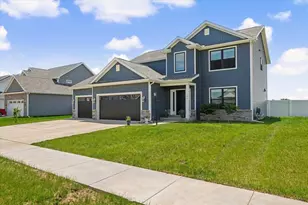 301 Sutton St, Savoy, IL 61874 - Photo 5