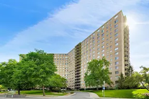 7033 N Kedzie Ave, Chicago, IL 60645 - Photo 1