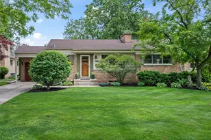 215 N Lincoln Ln, Arlington Heights, IL 60004 - Photo 1