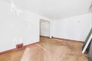 10009 S Emerald Ave, Chicago, IL 60628 - Photo 5