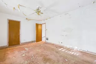 10009 S Emerald Ave, Chicago, IL 60628 - Photo 13
