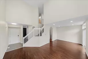 301 Lucille Ln, Schaumburg, IL 60193 - Photo 3