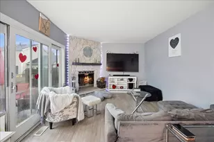 75 Rodenburg Rd, Roselle, IL 60172 - Photo 7