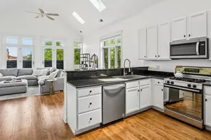 2001 W Addison St, Chicago, IL 60618 - Photo 3