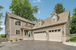 200 Sunset Ct, Lake Zurich, IL 60047 - Photo 1