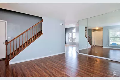 9 W Dahlia Lane, Round Lake Beach, IL 60073 - Photo 3