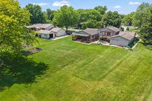 11S669 Schillinger Dr, Naperville, IL 60564 - Photo 3