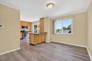1485 Westbury Dr, Hoffman Estates, IL 60192 - Photo 9