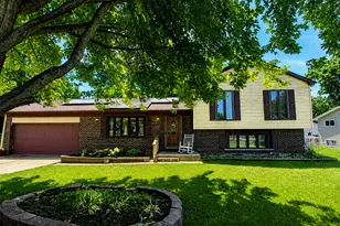 2309 W Edgewood Ln, McHenry, IL 60051 - Photo 1