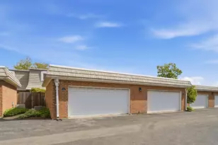 1490 Avignon Ct, Highland Park, IL 60035 - Photo 17