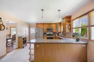 652 Cherry Valley Rd, Vernon Hills, IL 60061 - Photo 9