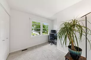 313 Richmond Ln, Vernon Hills, IL 60061 - Photo 17