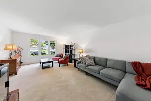 313 Richmond Ln, Vernon Hills, IL 60061 - Photo 3