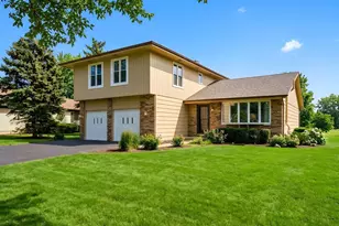 887 Braintree Ln, Bartlett, IL 60103 - Photo 1