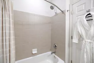 715 W Eastman St, Chicago, IL 60610 - Photo 17