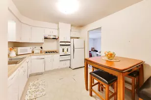 1281 Banbury Rd, Mundelein, IL 60060 - Photo 3