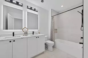 1347 W Grand Ave, Chicago, IL 60642 - Photo 21