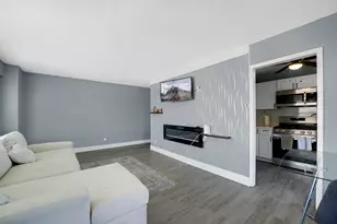 4880 N Marine Dr, Chicago, IL 60640 - Photo 9