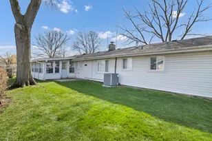 319 S Braintree Dr, Schaumburg, IL 60193 - Photo 23