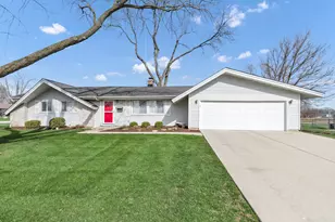 319 S Braintree Dr, Schaumburg, IL 60193 - Photo 1