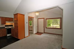 338 E Lakeview Ave, Round Lake Beach, IL 60073 - Photo 15