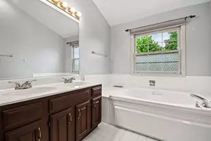 865 Warwick Ln SE, Lake Zurich, IL 60047 - Photo 19