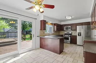 865 Warwick Ln SE, Lake Zurich, IL 60047 - Photo 9