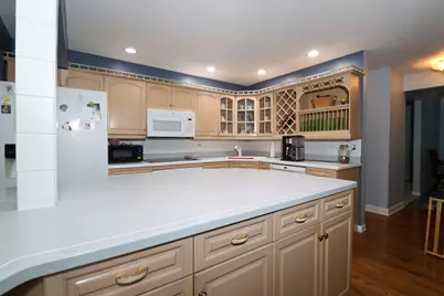 200 Navajo Trail, Buffalo Grove, IL 60089 - Photo 9