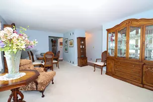 200 Navajo Trail, Buffalo Grove, IL 60089 - Photo 5