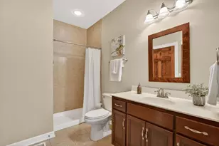 1045 Magnolia Ln, Naperville, IL 60540 - Photo 37