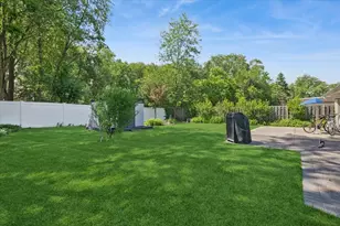 854 Sunrise Pl, Roselle, IL 60172 - Photo 17