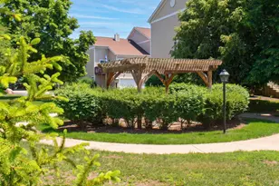 2443 Courtyard Cir, Aurora, IL 60506 - Photo 33