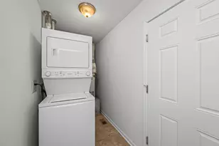 948 Longboat Ln, Schaumburg, IL 60194 - Photo 11