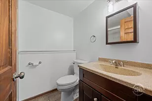 966 N Elmwood Dr, Aurora, IL 60506 - Photo 13