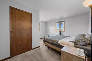 966 N Elmwood Dr, Aurora, IL 60506 - Photo 9