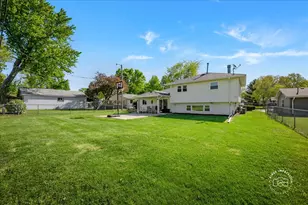966 N Elmwood Dr, Aurora, IL 60506 - Photo 17