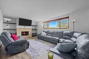 966 N Elmwood Dr, Aurora, IL 60506 - Photo 7