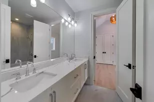 1910 W Fletcher St, Chicago, IL 60657 - Photo 33