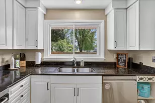 249 Hickory Ln, Antioch, IL 60002 - Photo 13
