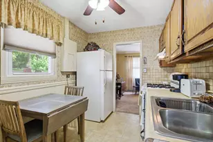 1210 Greenlawn Dr, Bloomington, IL 61701 - Photo 21