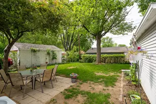 1210 Greenlawn Dr, Bloomington, IL 61701 - Photo 7