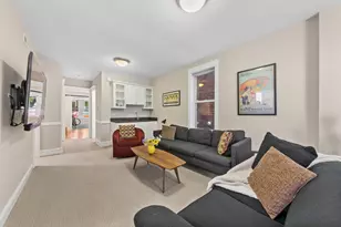 3744 N Bosworth Ave, Chicago, IL 60613 - Photo 17